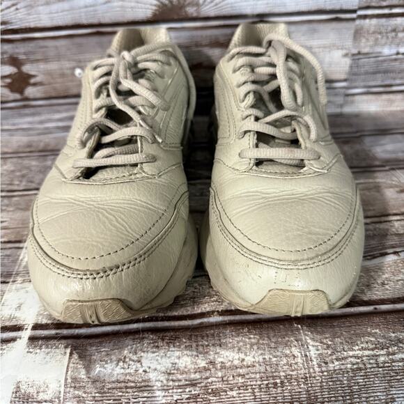 Brooks Addiction Walker Shoes Size 8.5 8-1/2 tan - Picture 2 of 6
